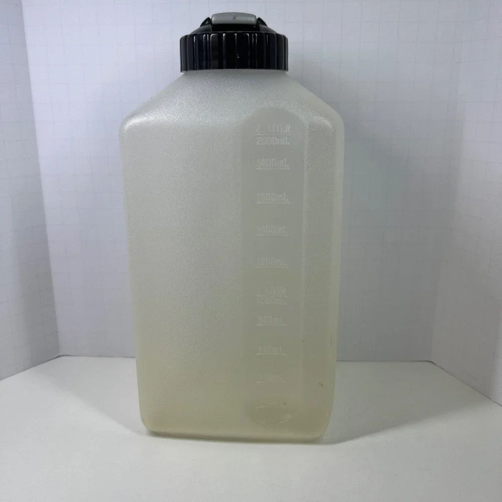 Rubbermaid 2 Quart 64 oz Plastic Juice Pitcher Rectangular Water Bottle 2468 12